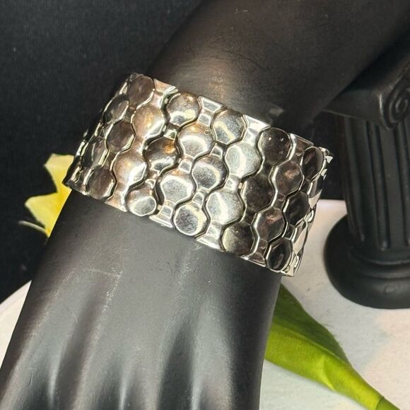 NWOT Black and Silver Honeycomb Stretch Bracelet - Picture 5 of 8